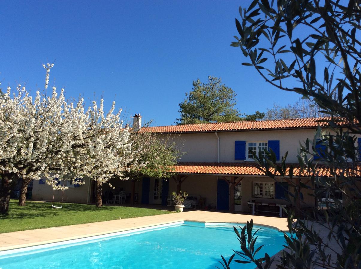 Le Relais Du Grand Logis Panzió Civrieux Kültér fotó