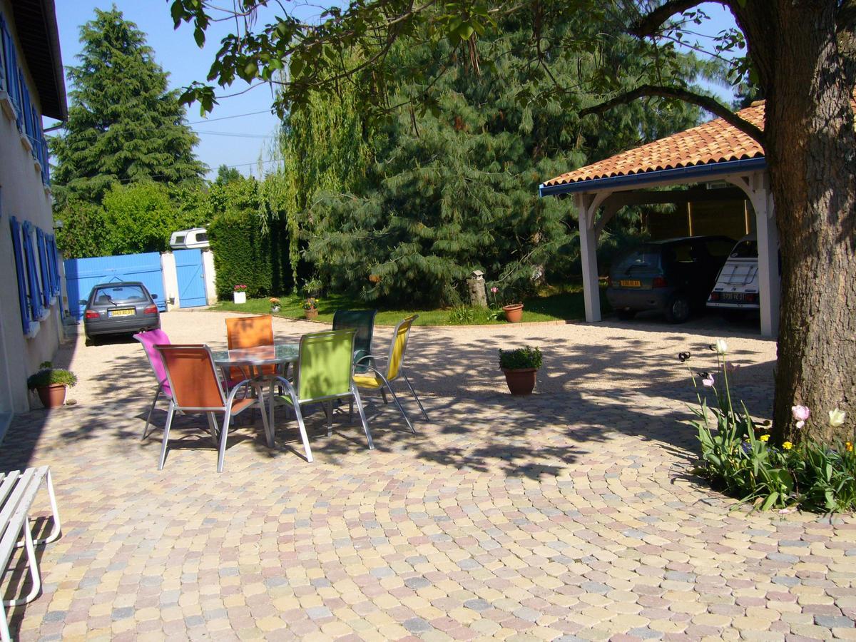 Le Relais Du Grand Logis Panzió Civrieux Kültér fotó
