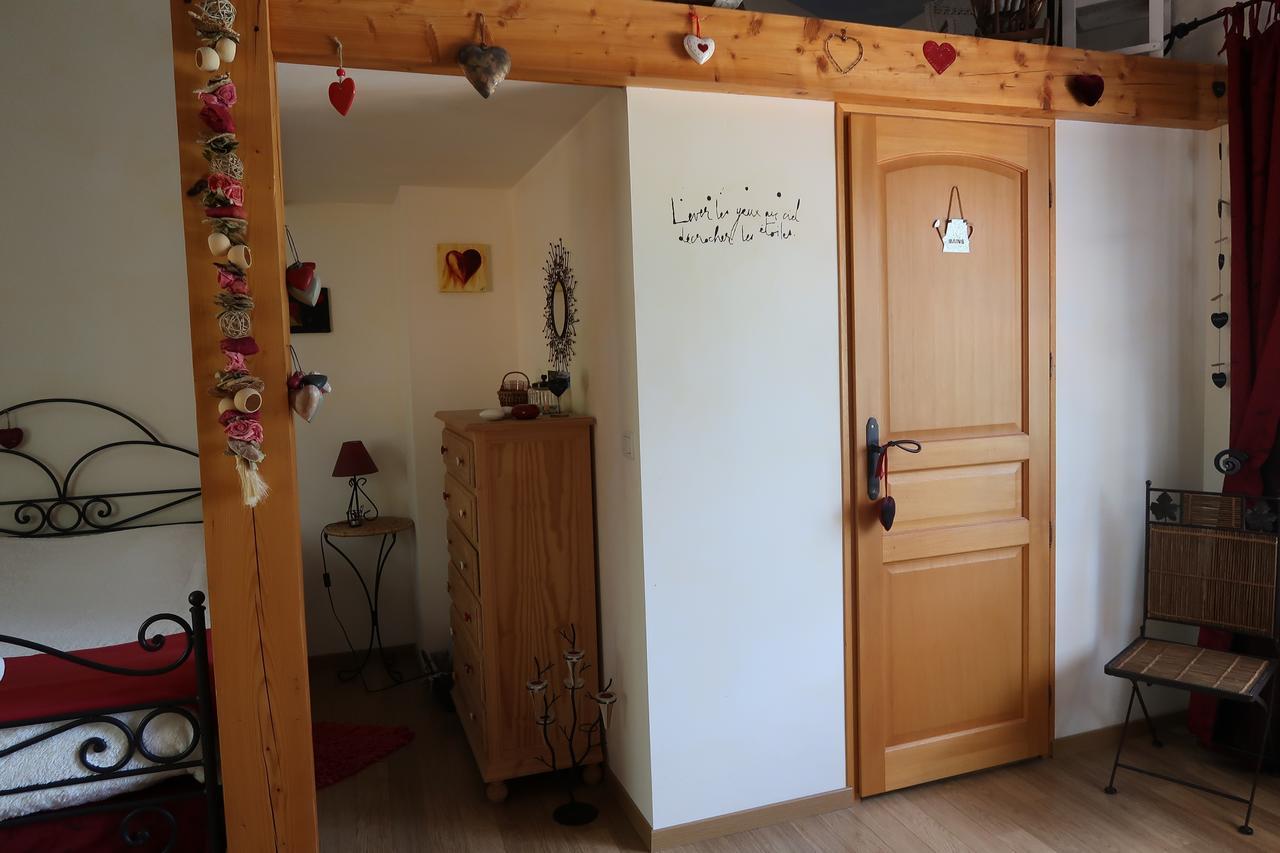Le Relais Du Grand Logis Panzió Civrieux Kültér fotó